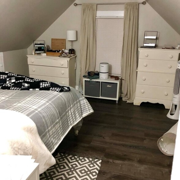 Building Photo - 105 Common St