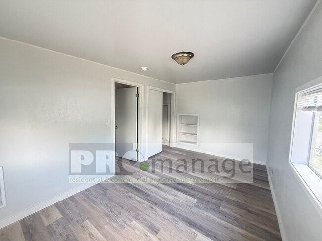 Building Photo - Charming 4 Bed / 2 Bath Home with Vintage ...