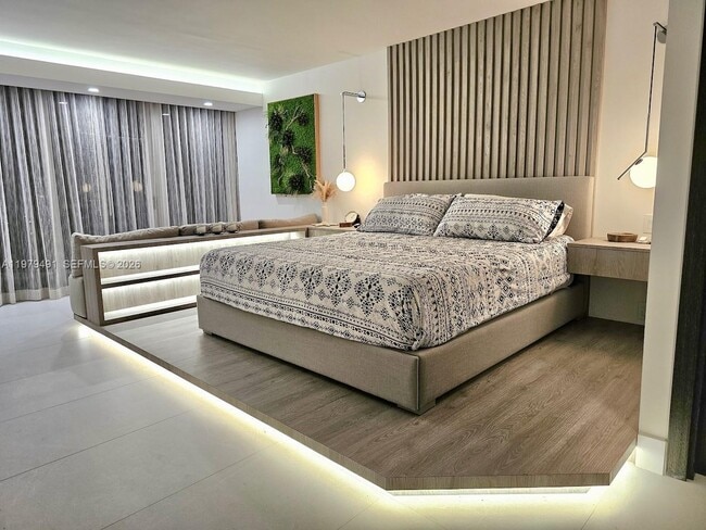 Building Photo - 900 Bay Dr