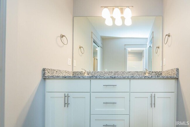 Building Photo - 1222 W Rangeview Cir