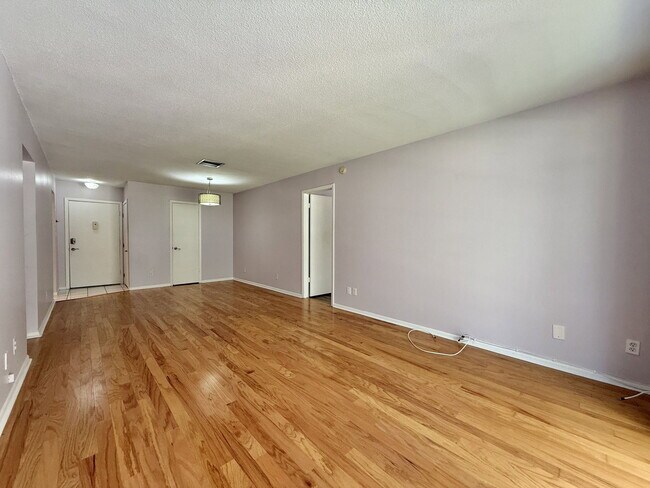 Building Photo - 4607 W Fig St