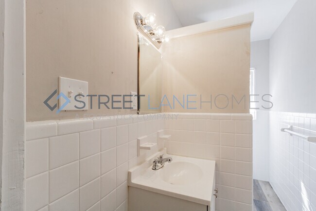 Building Photo - NOW OFFERING $250 OFF FIRST FULL MONTH IF ...