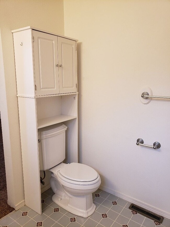 Building Photo - STATUS:RENTED-| R122 | $1795