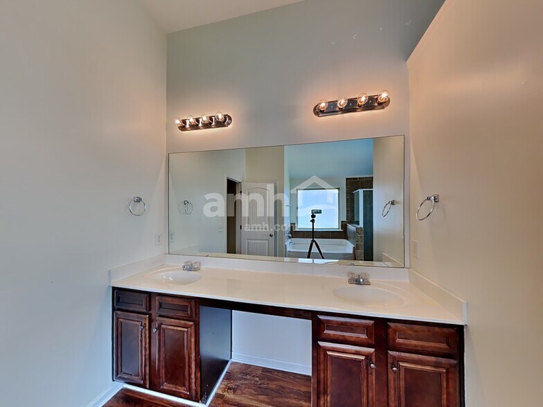 Building Photo - 4775 Carnegie Ct