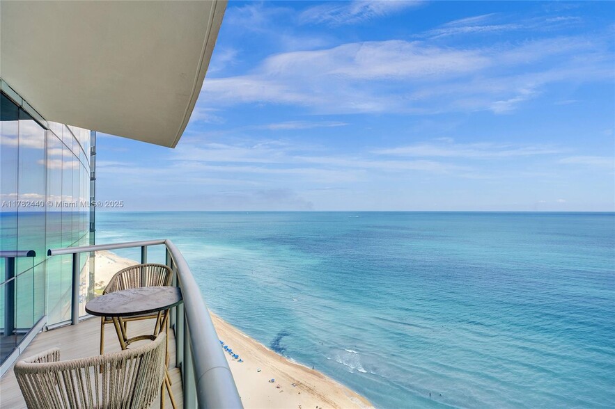 Building Photo - 17121 Collins Ave