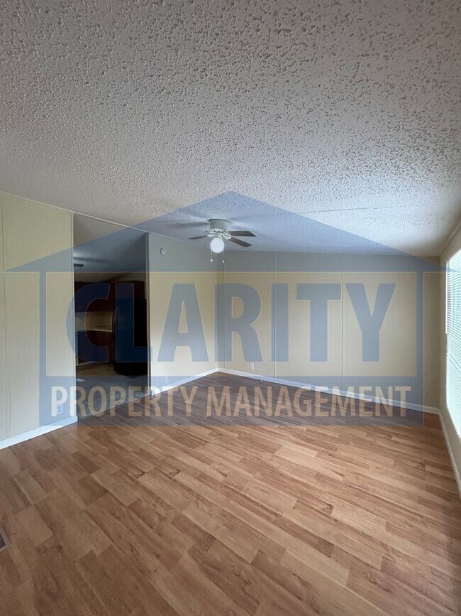 Building Photo - Spacious 4-Bedroom, 2-Bath Home!
