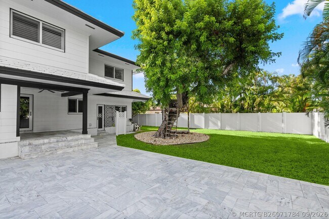 Building Photo - 5100 NE 30th Terrace