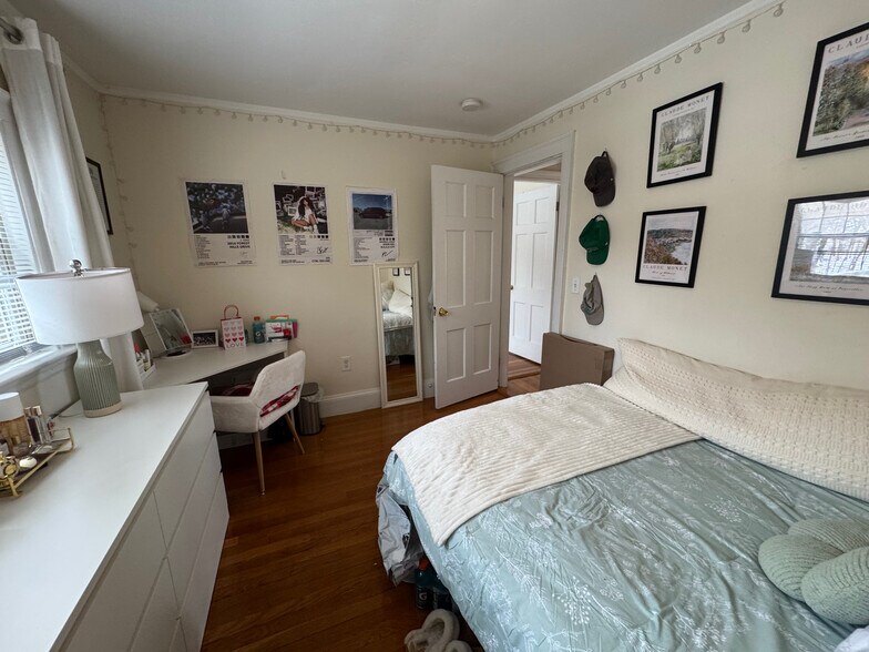 Building Photo - 44 Greycliff Rd