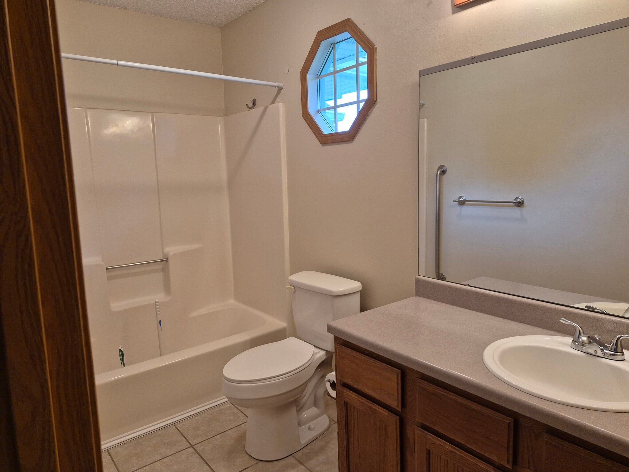 Bathroom - 5617 S Pinehurst Ave