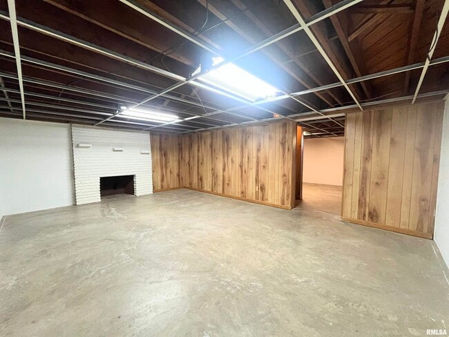 Building Photo - 5004 N University St