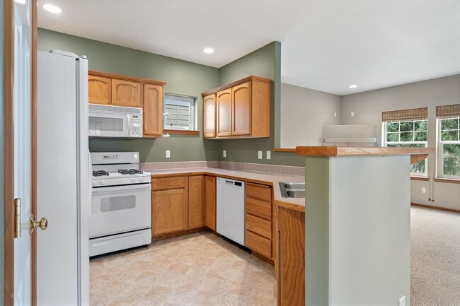 Building Photo - Detached Townhome in Kingston Meadows Community