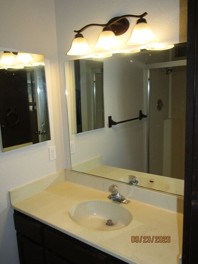 Building Photo - 2354 Pinercrest Dr