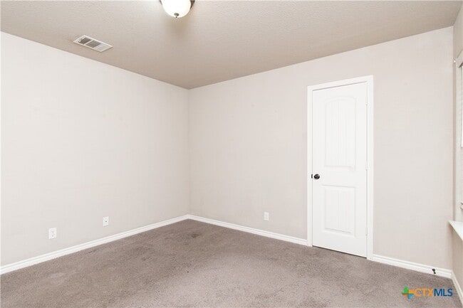 Building Photo - 6703 Keechi Valley Dr