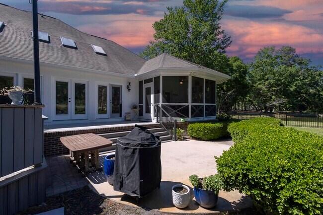 Building Photo - 133 Old Augusta Dr