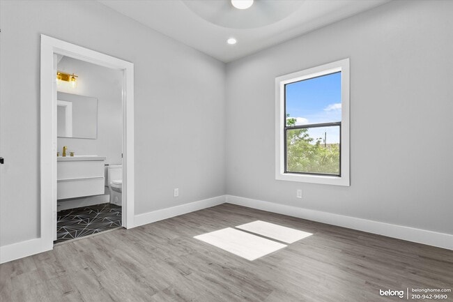 Building Photo - 810 Iowa St