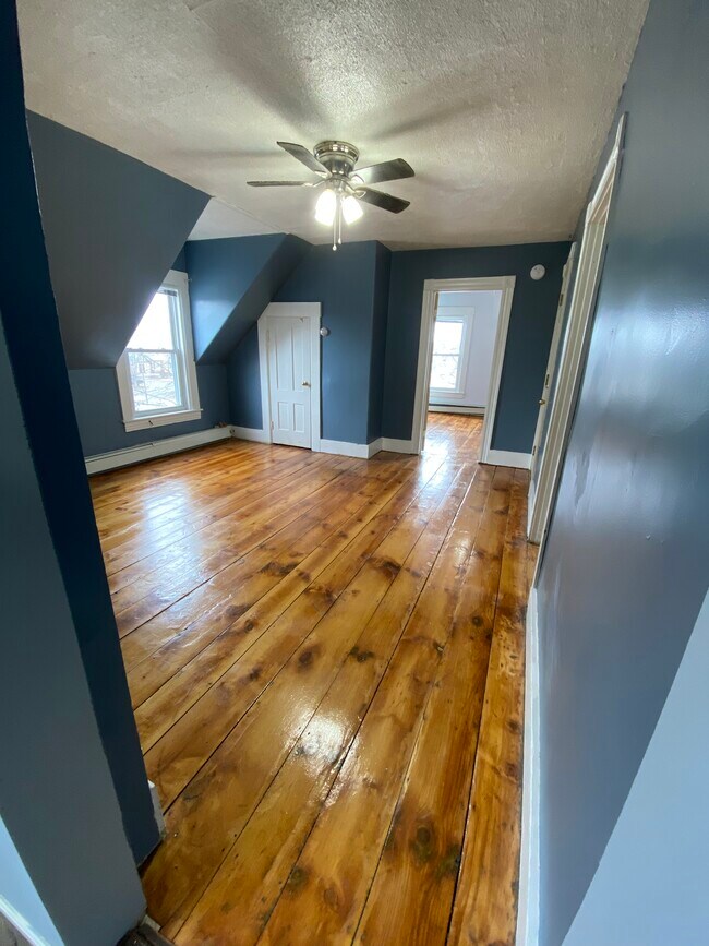 Building Photo - 21 Elm St