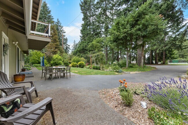 Building Photo - University Place 4 Bed/3 Bath