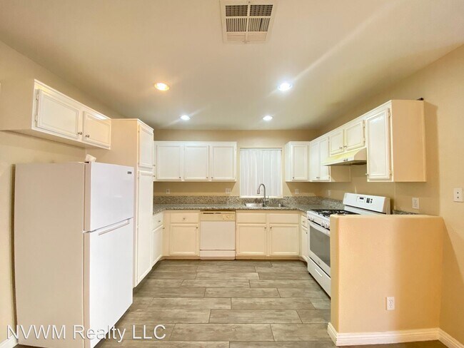 Building Photo - 3 br, 2.5 bath House - 5266 Souvenir Lane