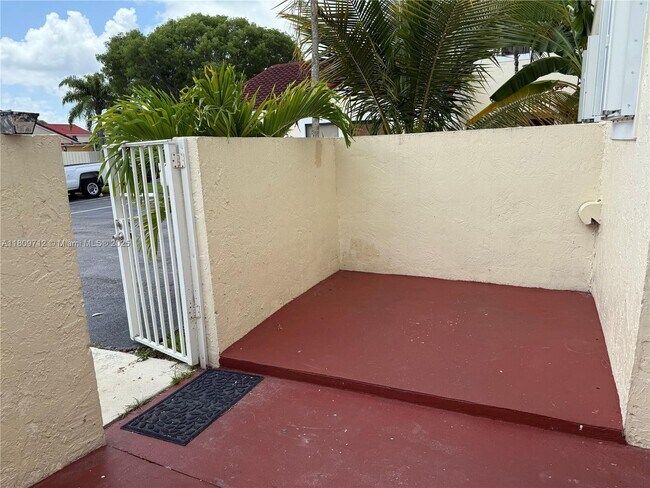 Building Photo - 3208 San Remo Cir