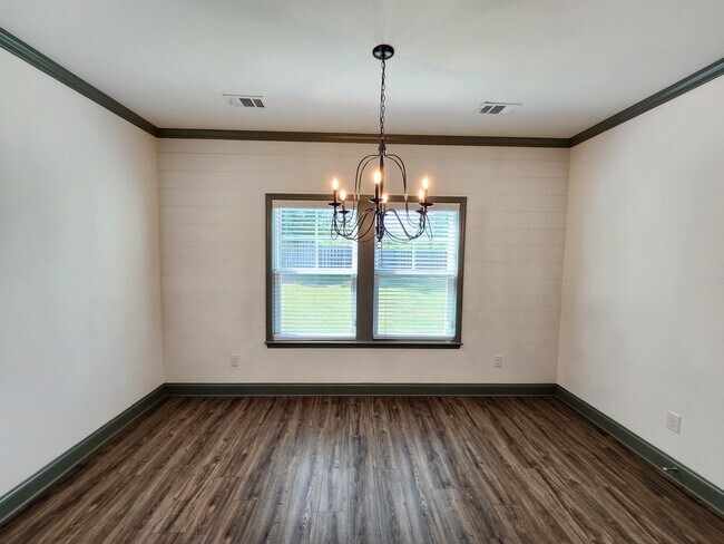 Building Photo - 5814 Whispering Pnes Wy