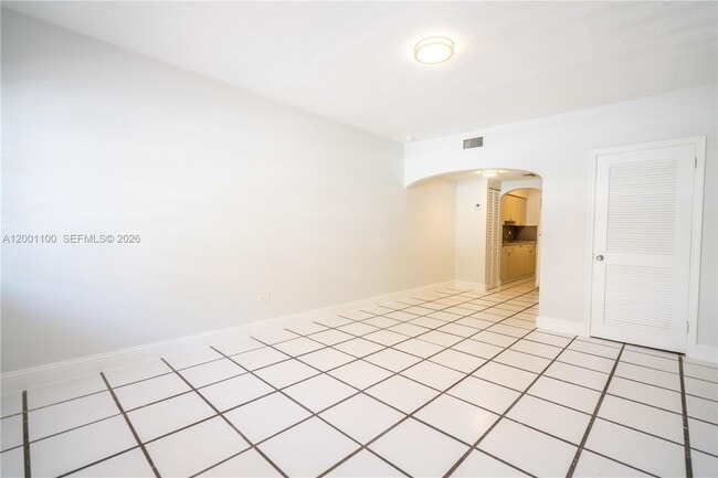 Building Photo - 400-481 81st St