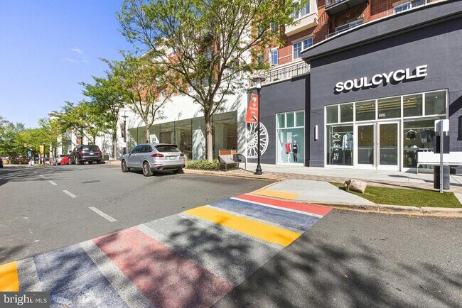 Building Photo - 1220 N Fillmore St