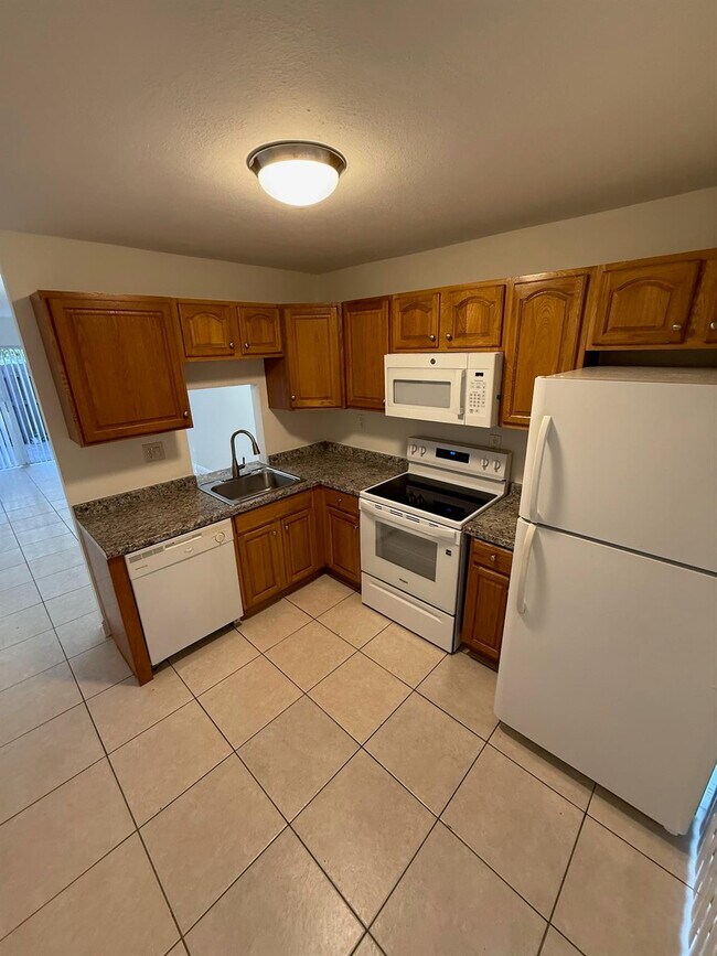 Building Photo - 3003 NW 5th Terrace