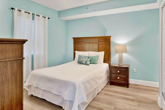 Building Photo - 365 E Beach Blvd