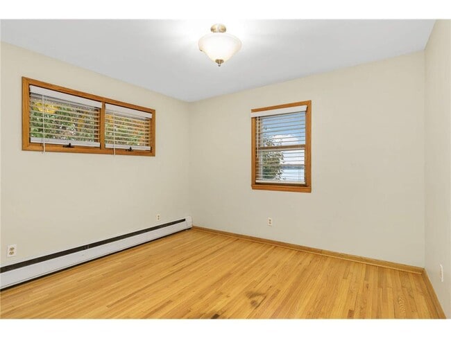 Building Photo - 2331 W Medicine Lake Dr