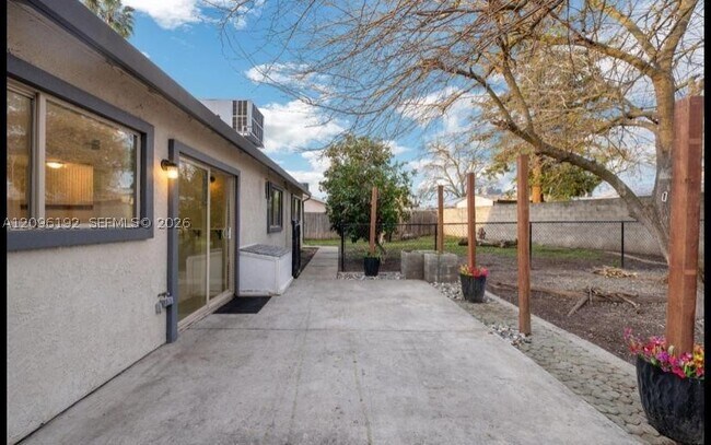 Building Photo - 5 Nunes Ct