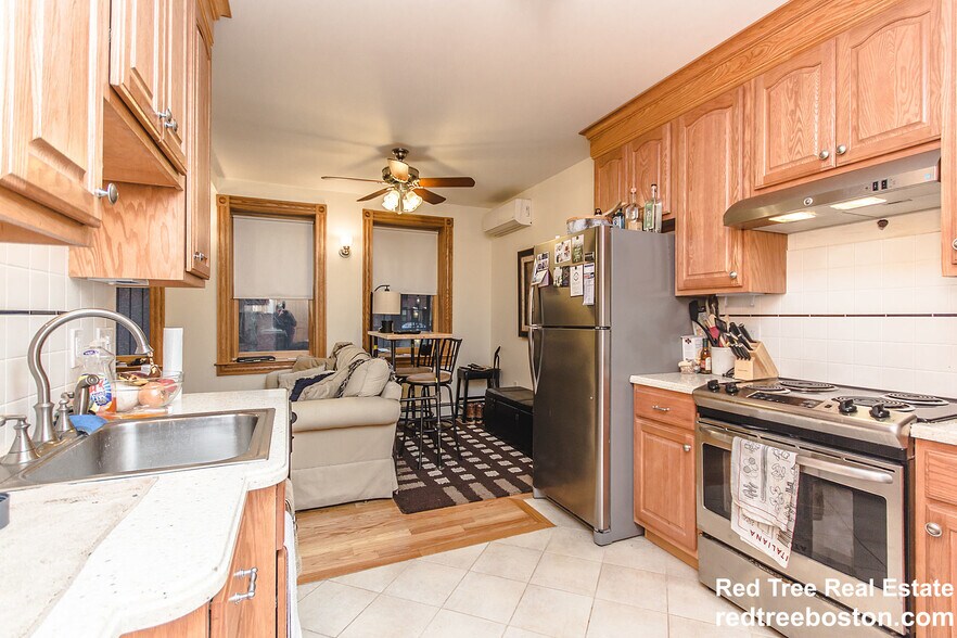 Building Photo - 139 Charles St