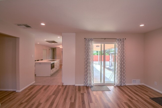 Building Photo - 9501 Arvilla Ave NE
