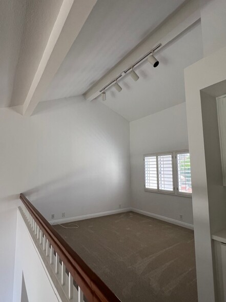 Building Photo - 14 Los Gatos