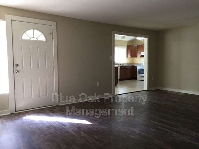 Building Photo - 1305 Chestnut St