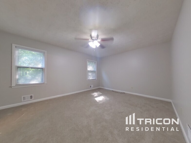 Building Photo - 143 Aspen Ct