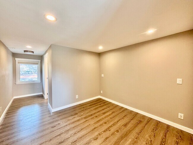 Building Photo - Charming Medina Home For Rent