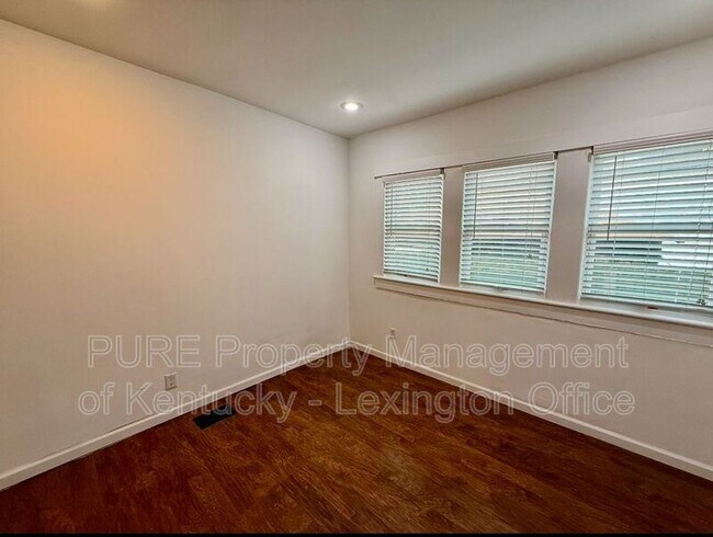 Building Photo - 611 N Broadway