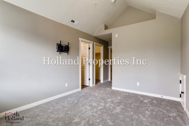 Building Photo - 7903 NE Rockne Way