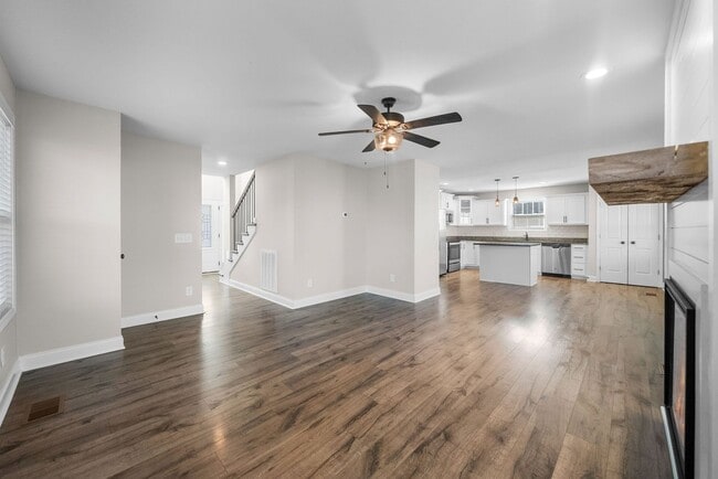 Building Photo - Pet Friendly Three Bedroom with Bonus!