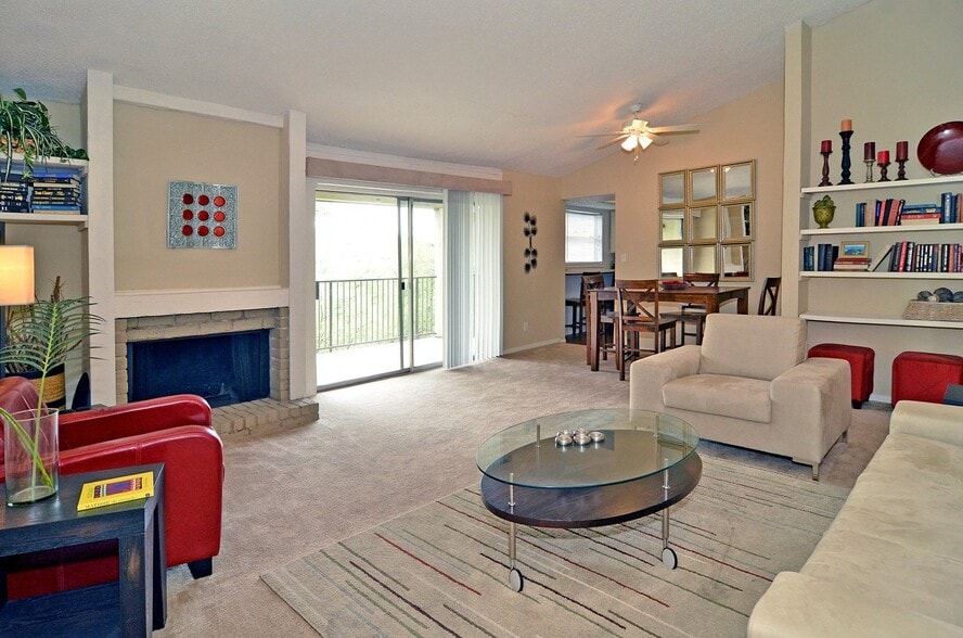Building Photo - 7630 Wood Hollow Dr