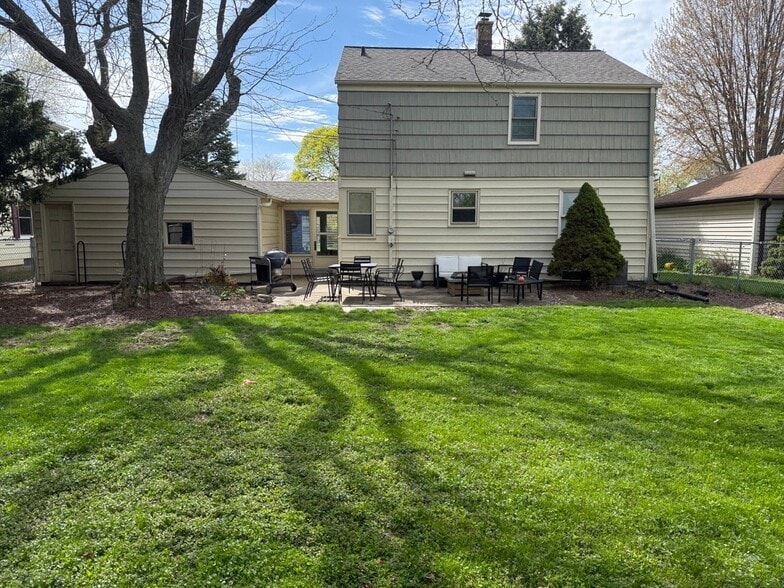 Building Photo - 5350 N Navajo Ave