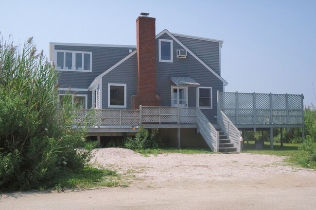 Primary Photo - 121 Neck Rd