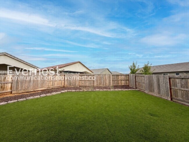 Building Photo - 4-Bed/3-Bath Home/Voucher Accepted/Available Now!