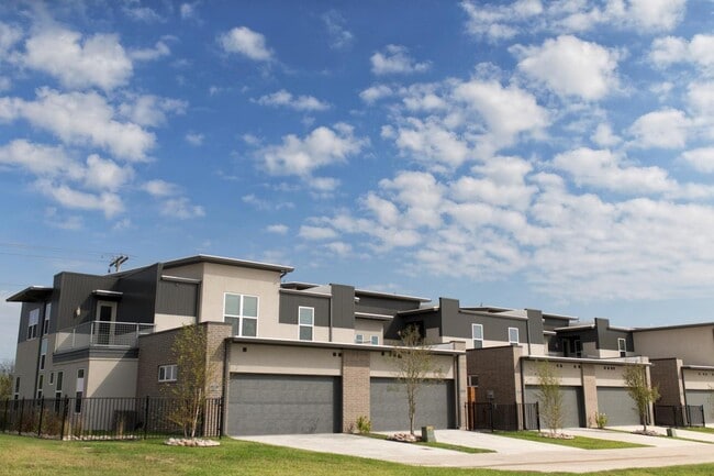 Building Photo - 3919 WS Phillips Pkwy