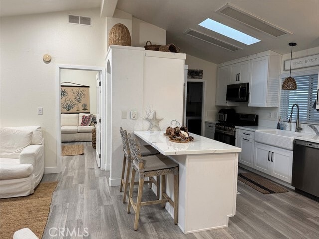 Building Photo - 21851 Newland St