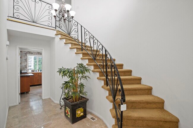 Building Photo - 142 Burgess Ct