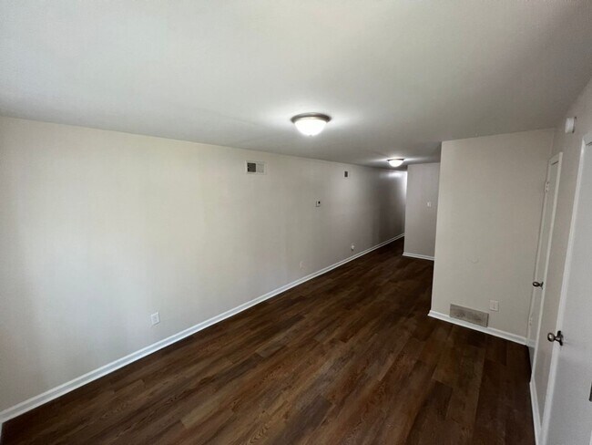 Building Photo - 2583/2585 Oxford