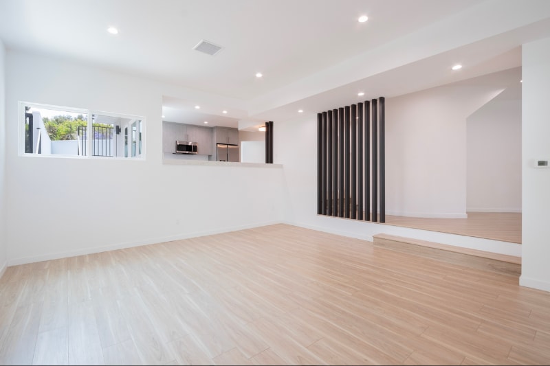 Building Photo - 1346 N Stanley Ave