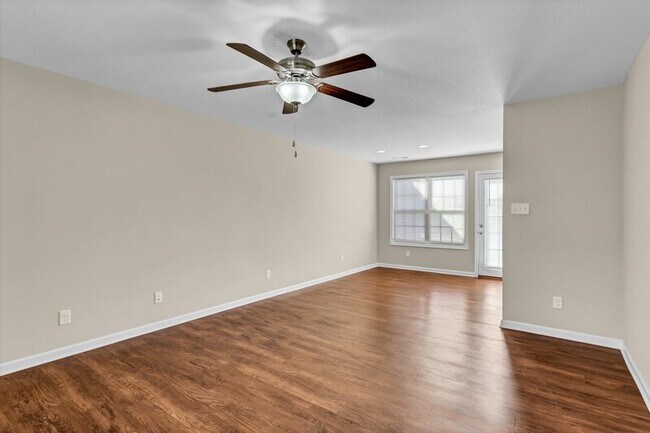 Building Photo - 555 S Old Sevierville Pike