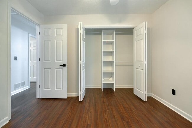 Building Photo - 61 Powers Ferry Rd